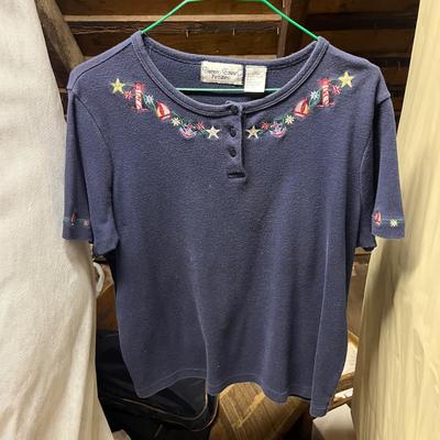 LOT 150: Vintage Women’s Petite Shirts - Hasting & Smith and more!