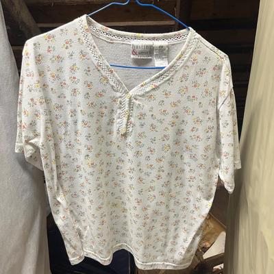 LOT 150: Vintage Women’s Petite Shirts - Hasting & Smith and more!