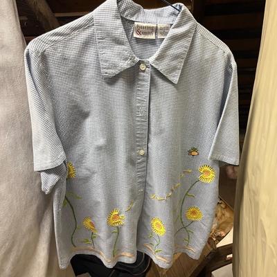 LOT 150: Vintage Women’s Petite Shirts - Hasting & Smith and more!