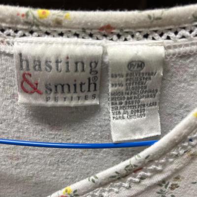 LOT 150: Vintage Women’s Petite Shirts - Hasting & Smith and more!