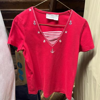 LOT 150: Vintage Women’s Petite Shirts - Hasting & Smith and more!