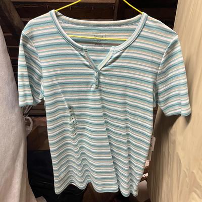 LOT 150: Vintage Women’s Petite Shirts - Hasting & Smith and more!