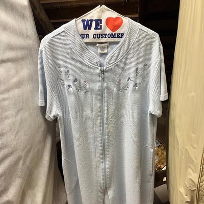 LOT 150: Vintage Women’s Petite Shirts - Hasting & Smith and more!