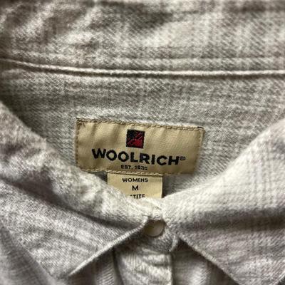 LOT 150: Vintage Women’s Petite Shirts - Hasting & Smith and more!
