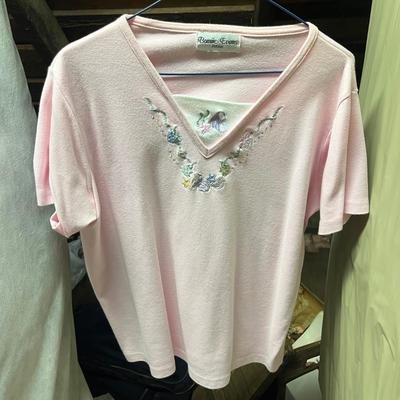 LOT 150: Vintage Women’s Petite Shirts - Hasting & Smith and more!