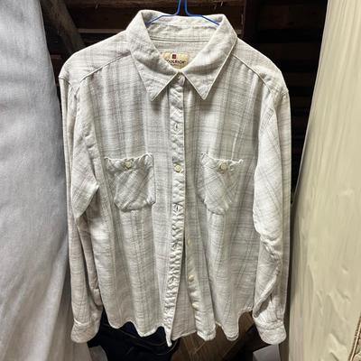 LOT 150: Vintage Women’s Petite Shirts - Hasting & Smith and more!