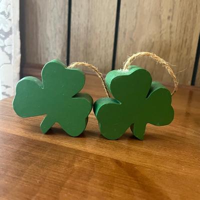 LOT 159: Large Collection of St. Patrick’s Day Decor