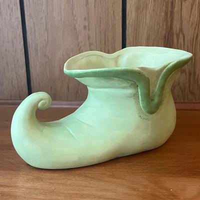 LOT 159: Large Collection of St. Patrick’s Day Decor