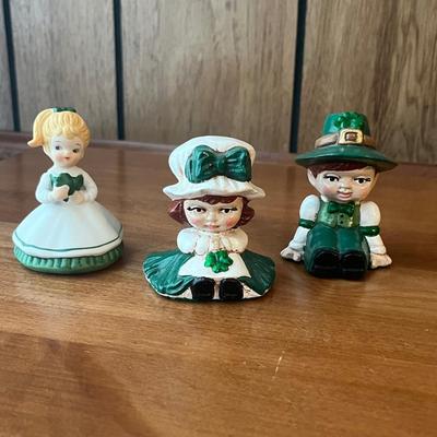 LOT 159: Large Collection of St. Patrick’s Day Decor