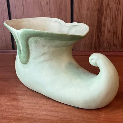 LOT 159: Large Collection of St. Patrick’s Day Decor