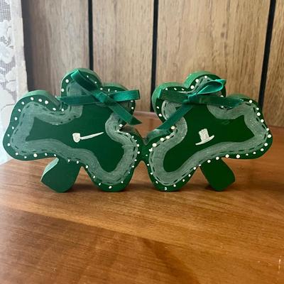 LOT 159: Large Collection of St. Patrick’s Day Decor