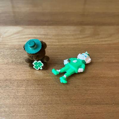 LOT 159: Large Collection of St. Patrick’s Day Decor