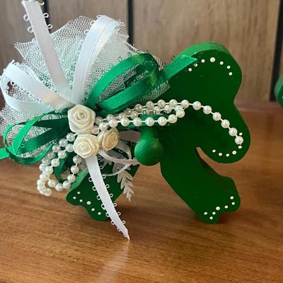 LOT 159: Large Collection of St. Patrick’s Day Decor