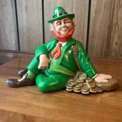 LOT 159: Large Collection of St. Patrick’s Day Decor