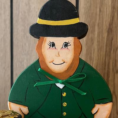 LOT 159: Large Collection of St. Patrick’s Day Decor