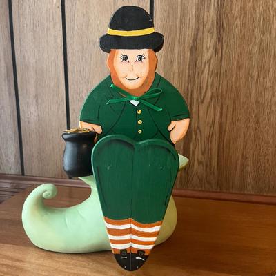 LOT 159: Large Collection of St. Patrick’s Day Decor