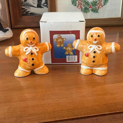 LOT 160: Vintage Christmas Decor