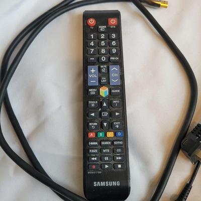 Samsung 32" L.E.D. Monitor and LG DVD player (SR-EL)