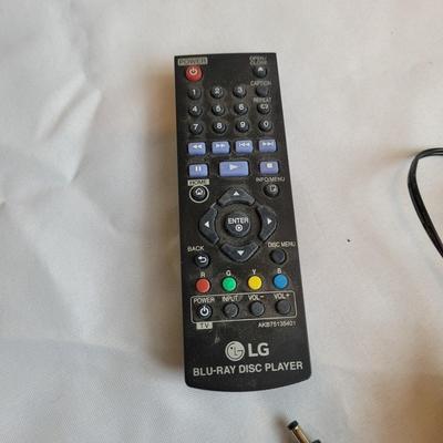 Samsung 32" L.E.D. Monitor and LG DVD player (SR-EL)