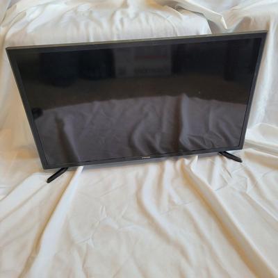 Samsung 32" L.E.D. Monitor and LG DVD player (SR-EL)