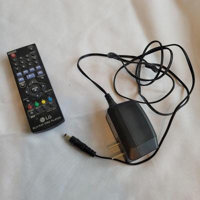 Samsung 32" L.E.D. Monitor and LG DVD player (SR-EL)