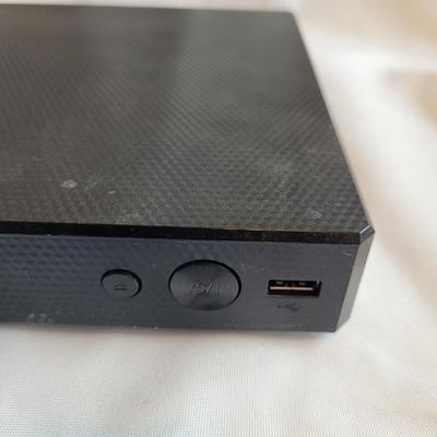 Samsung 32" L.E.D. Monitor and LG DVD player (SR-EL)
