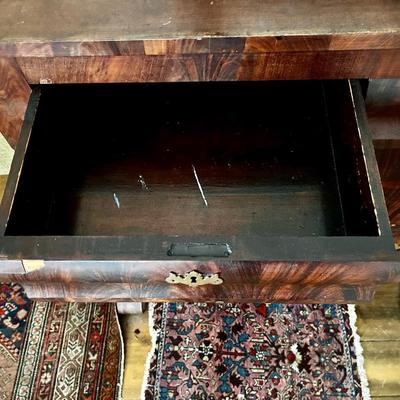 Empire dresser