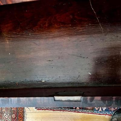 Empire dresser
