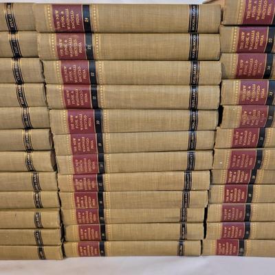 The New Funk and Wagnalls Encyclopedia Collection (SR-EL)