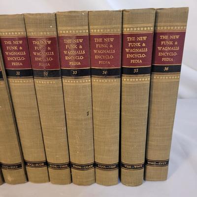 The New Funk and Wagnalls Encyclopedia Collection (SR-EL)