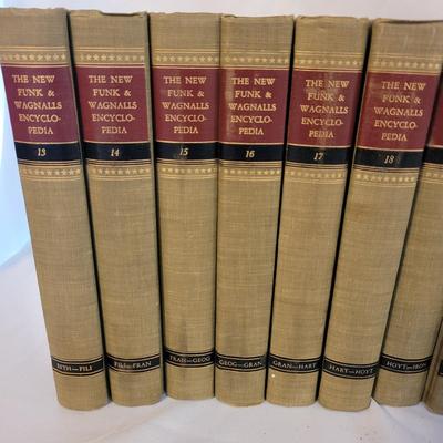 The New Funk and Wagnalls Encyclopedia Collection (SR-EL)