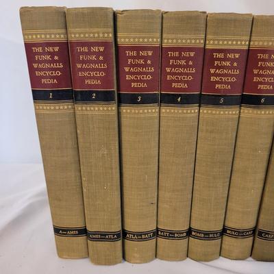 The New Funk and Wagnalls Encyclopedia Collection (SR-EL)