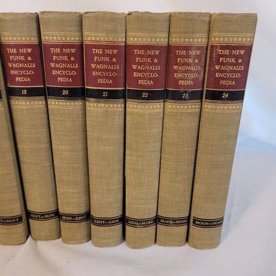 The New Funk and Wagnalls Encyclopedia Collection (SR-EL)