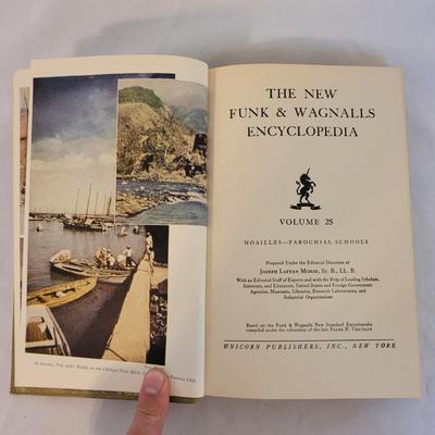 The New Funk and Wagnalls Encyclopedia Collection (SR-EL)