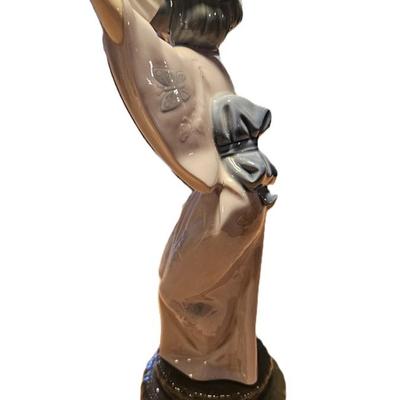 Retired Lladro Madame Butterfly #4991
