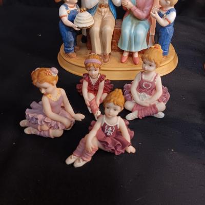 DENIM DAYS FAMILY WITH FIGURINES AND A PLASTIC HORSE