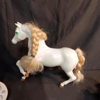 DENIM DAYS FAMILY WITH FIGURINES AND A PLASTIC HORSE