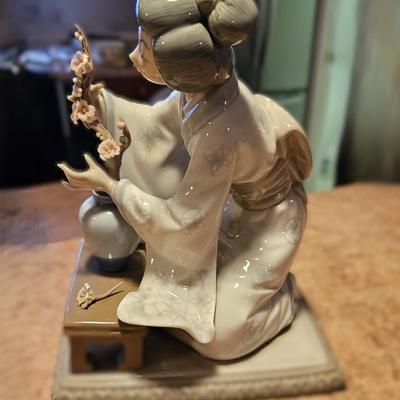 Retired Lladro Flower Arranger, #4840