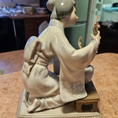 Retired Lladro Flower Arranger, #4840