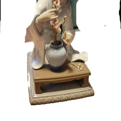 Retired Lladro Flower Arranger, #4840