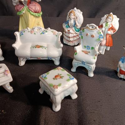 VICTORIAN STYLE PORCELAIN FURNITURE AND FIGURINES