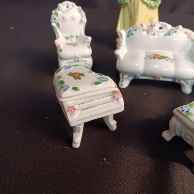 VICTORIAN STYLE PORCELAIN FURNITURE AND FIGURINES