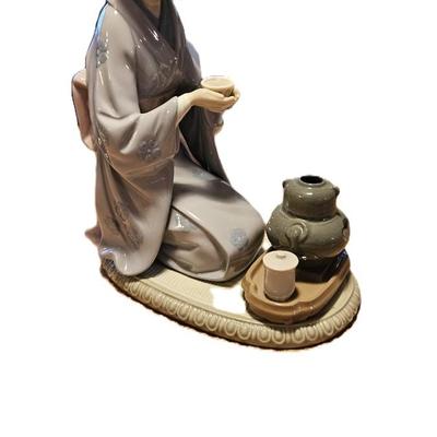 Retired Lladro Japanese Girl Serving Tea, #5122