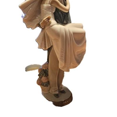 Retired Lladro Over the Threshold, #5282