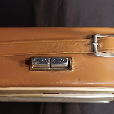 TRANCEL TRANSISTOR 10 RADIO IN A LEATHER CASE