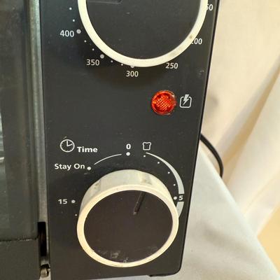Sunbeam Toaster-oven and Crockpot (K-BM)