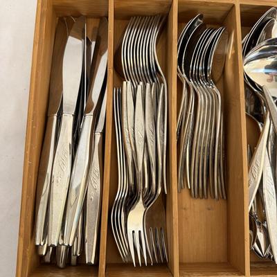 Oneida Community Cutlery Set and Organizer (K-BM)