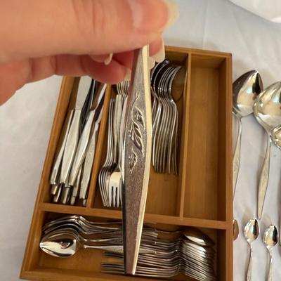 Oneida Community Cutlery Set and Organizer (K-BM)