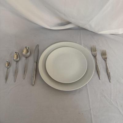 Oneida Community Cutlery Set and Organizer (K-BM)