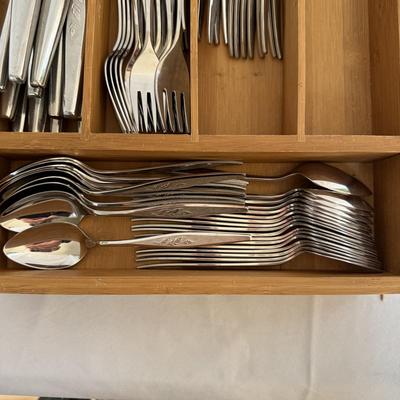 Oneida Community Cutlery Set and Organizer (K-BM)